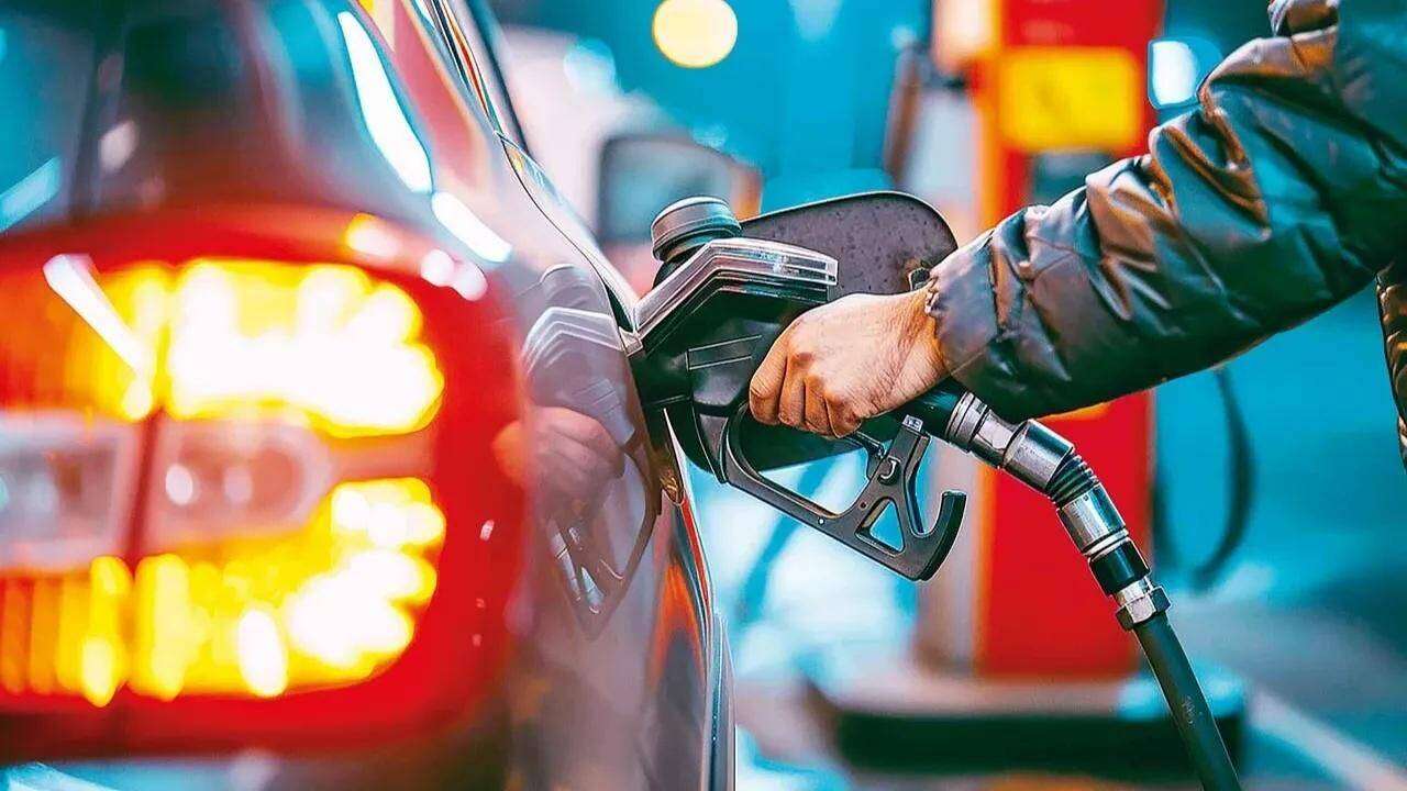 Benzin ve motorinde 'Eşel Mobil' depremi: 1 Ekim sabahı pompada tarihi zam geliyor! 8